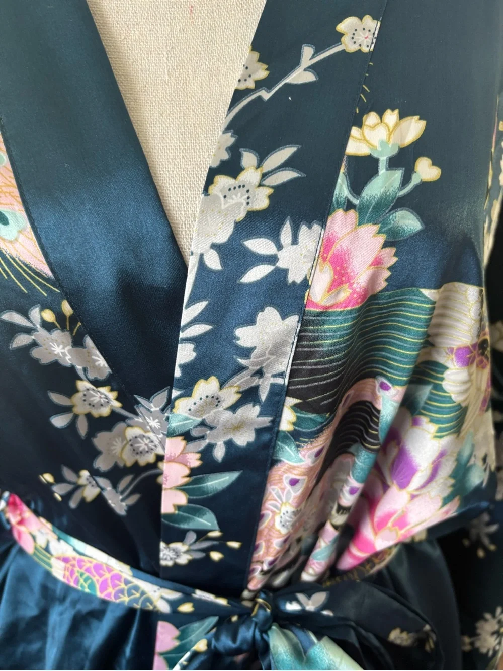 Kim + Ono Chrysanthemum & Crane Long Satin Kimono Robe - Picture 7 of 11